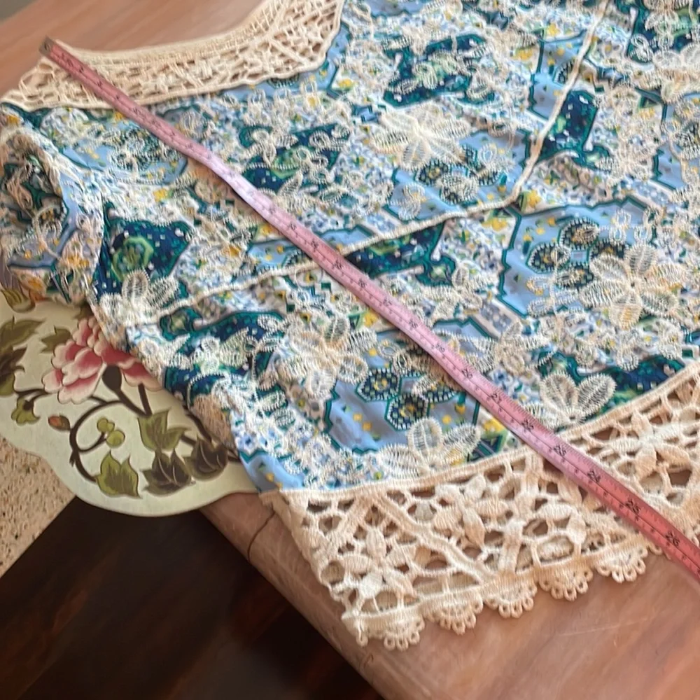 Solitaire Embroidered Bohemian Tunic! 3/4 Sleeve! Lace trim! Like new! Medium - Picture 12 of 13